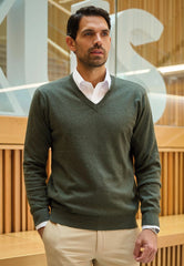 Brook Taverner Berlin V-Neck Jumper | Charcoal