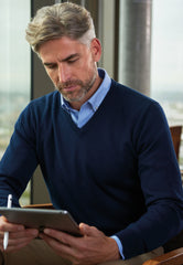 Brook Taverner Boston V-neck Jumper | Navy